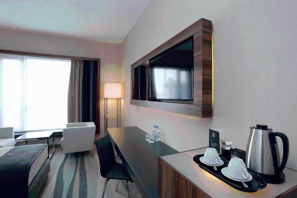 Warsaw Plaza Hotel, Варшава