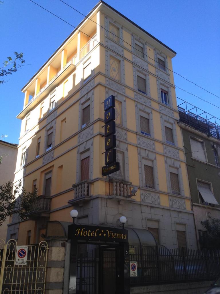Hotel Vienna, Милан