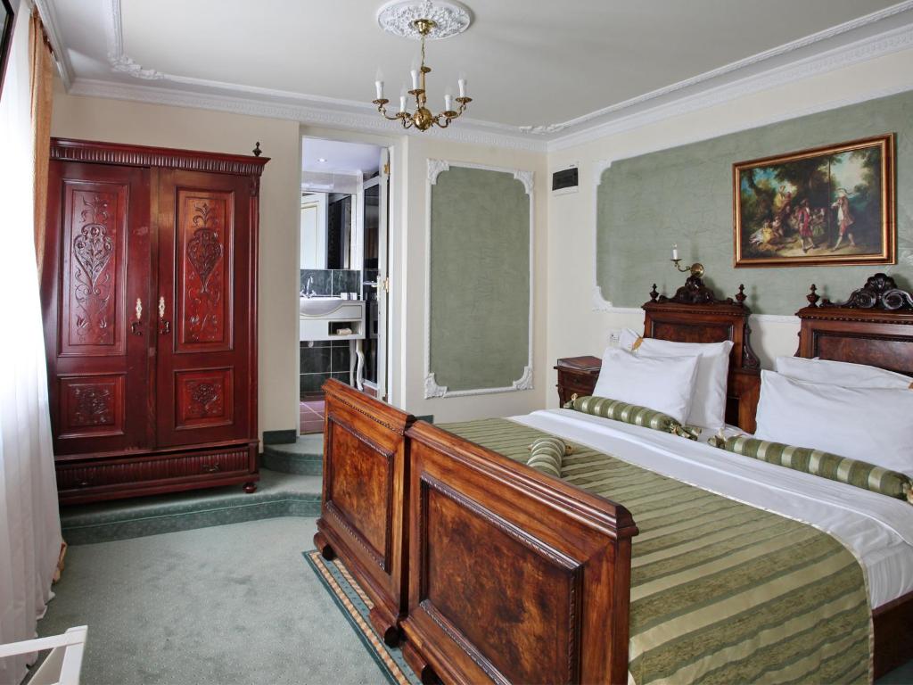 Queen's Astoria Design Hotel, Белград