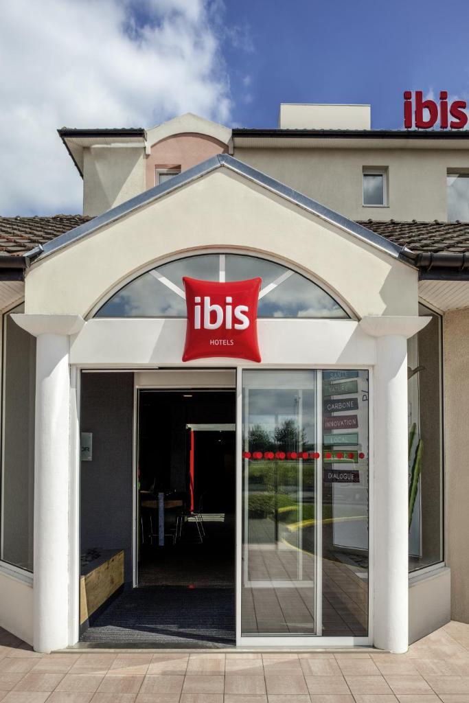 ibis Pau Lescar, По