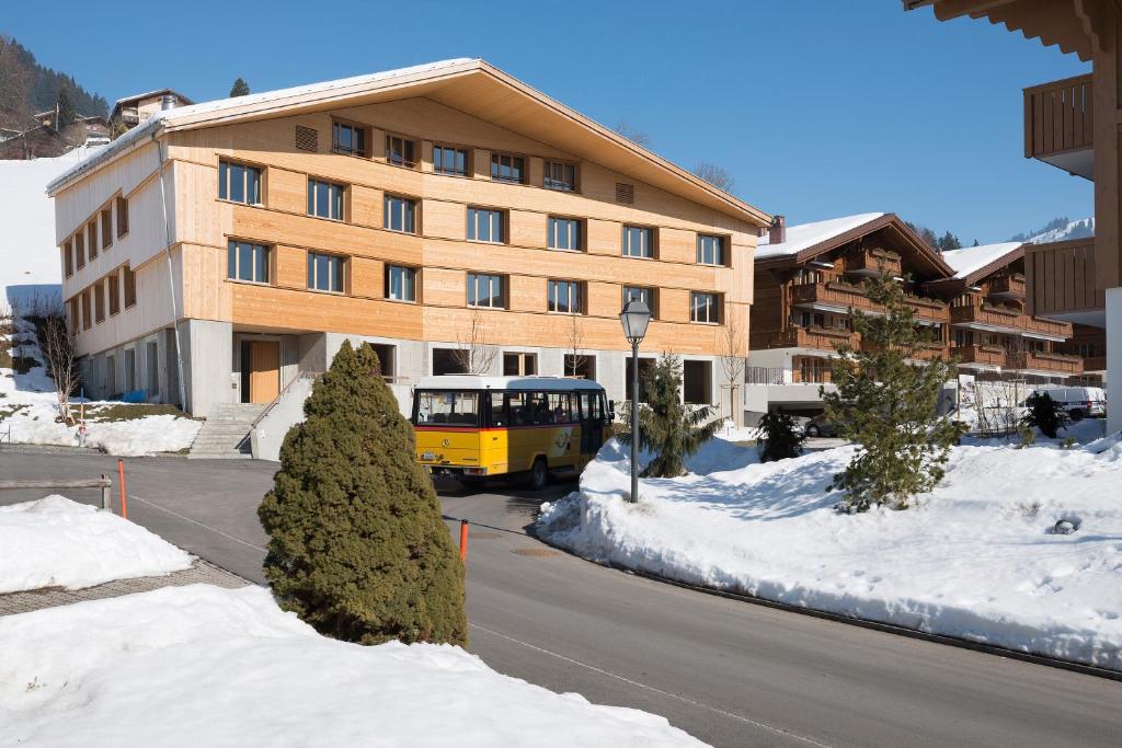 Gstaad Saanenland Youth Hostel, Гштад