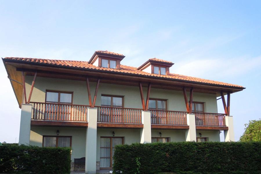 Apartamentos Palacio Bueño, Хихон