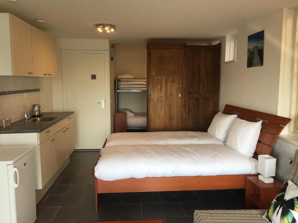 Семейный (Семейный номер), Budget Hotel De Witte Hoeck Amsterdam Wormerveer