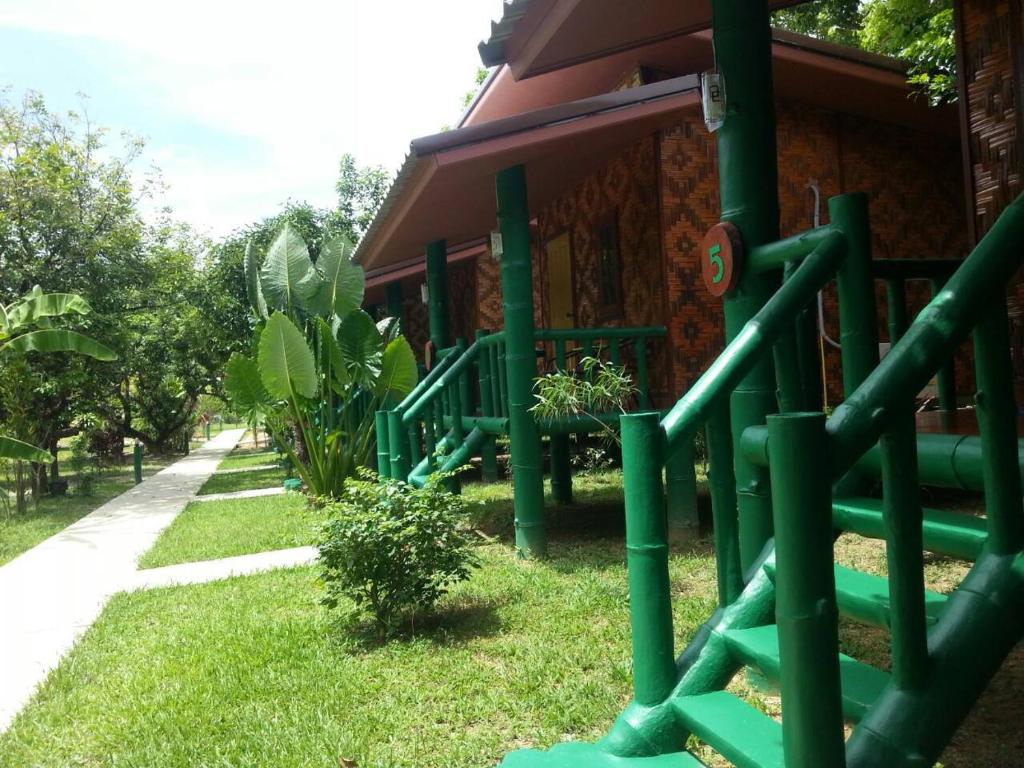 The Royal Bamboo Lodge, Сураттхани