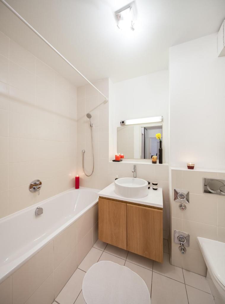 Апартаменты (Апартаменты с 2 спальнями и балконом), Quality Point Apartments