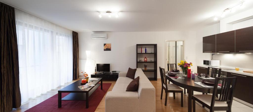 Апартаменты (Апартаменты с 2 спальнями и балконом), Quality Point Apartments