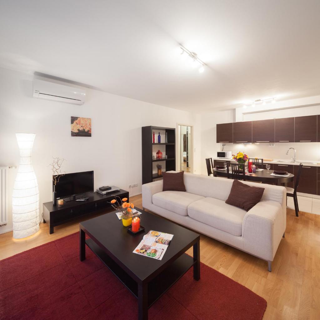 Апартаменты (Апартаменты с 2 спальнями и балконом), Quality Point Apartments