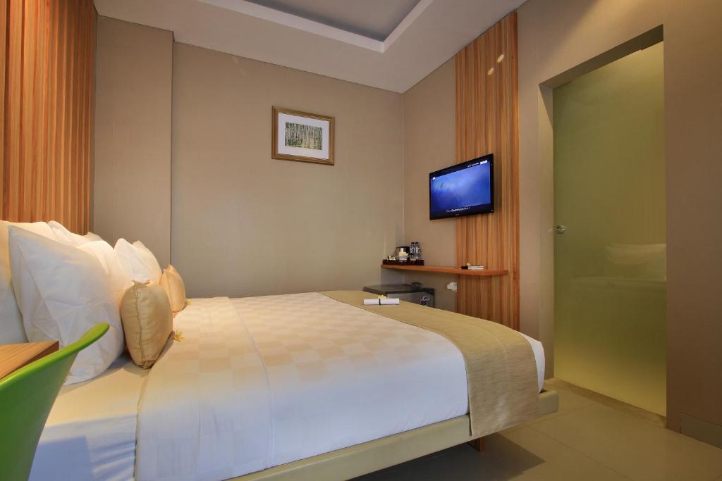 Двухместный (Улучшенный двухместный номер с 1 кроватью), Puri Padma Hotel