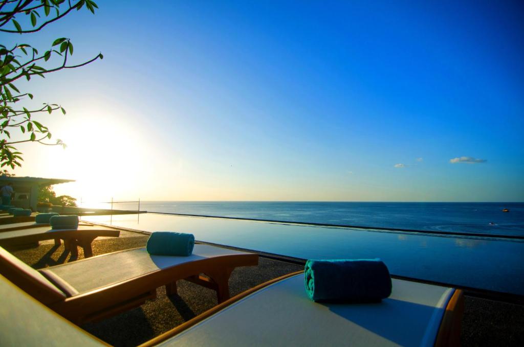 Surin Beach Resort, Пхукет