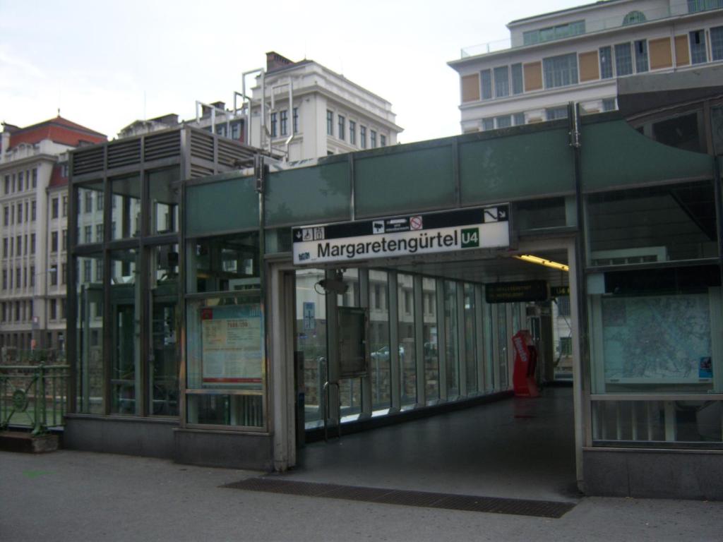 Queens Apartments, Вена