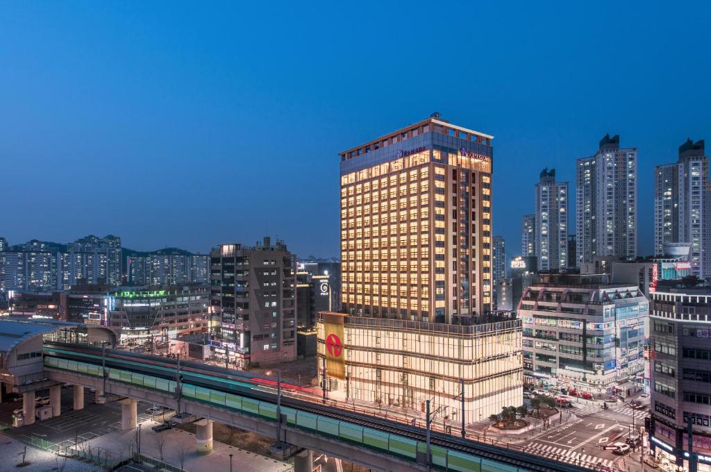 Ramada Incheon Hotel, Инчхон