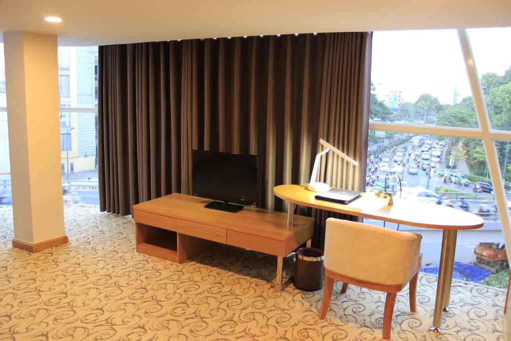 TTC Hotel Deluxe Airport, Хошимин