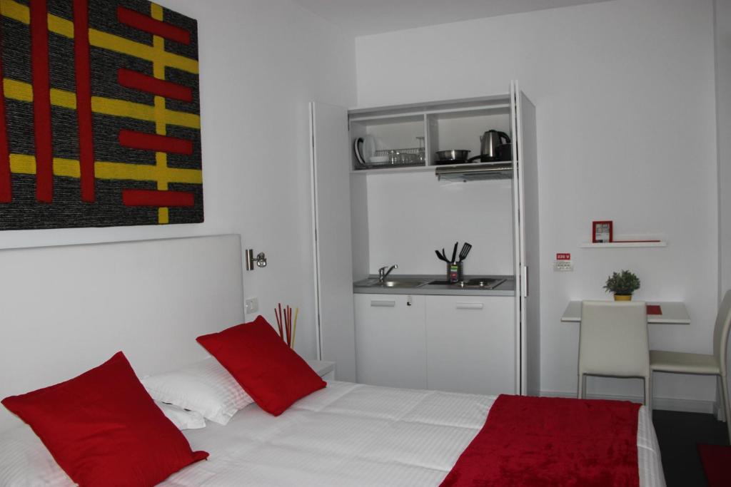 Сьюит (Улучшенный номер), Living Aparthotel