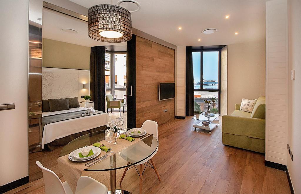 Apartamentos Suites Oficentro Deluxe, Малага