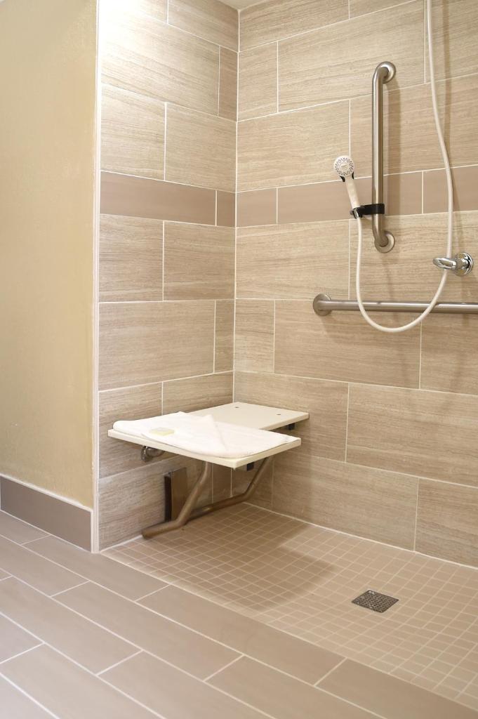 Двухместный (Номер с кроватью размера «king-size» и безбарьерной душевой — Для некурящих), Best Western Orlando East Inn & Suites