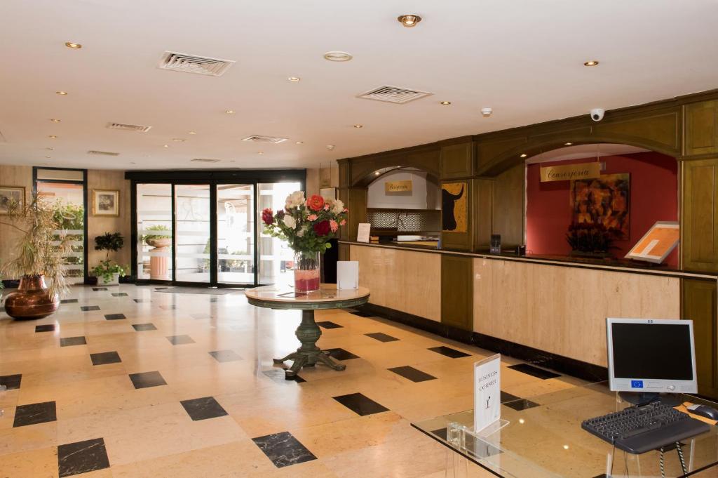 Mercure Rio Badajoz, Севилья