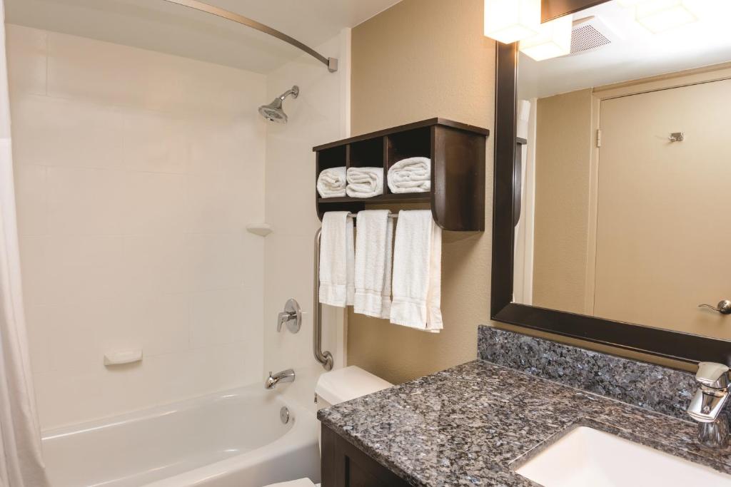 Двухместный (Номер с кроватью размера «queen-size»), La Quinta by Wyndham San Diego Mission Bay