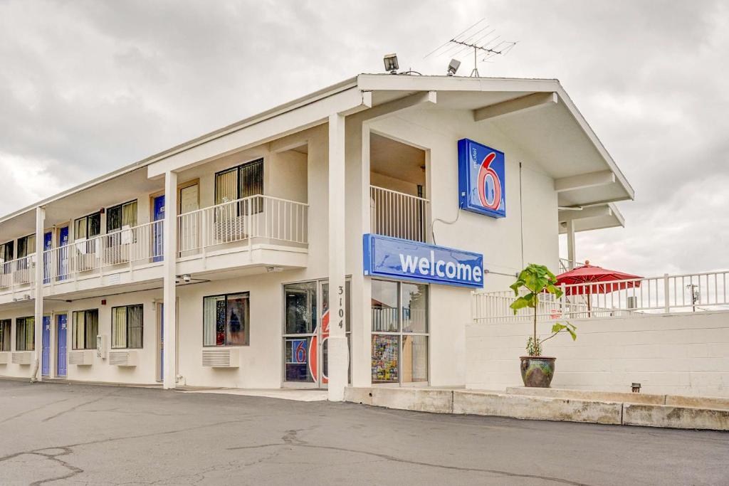 Motel 6-Portland, OR - Central, Портленд