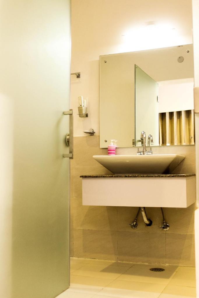 Двухместный (Двухместный номер «Премиум» с 1 кроватью), The Asian Suites-Huda City Centre