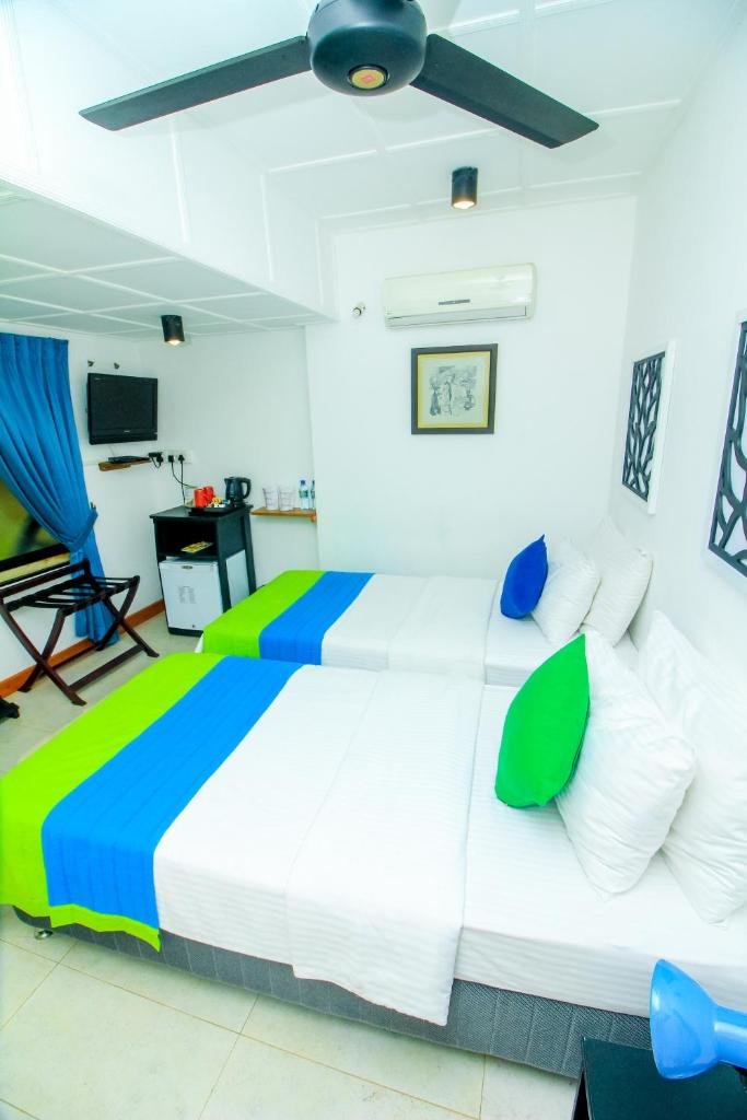 Settle Inn Tourist Lodge, Канди