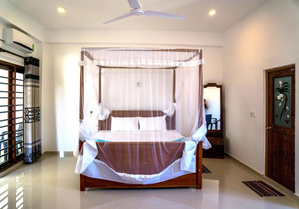 Eden Blue Hotel, Хиккадува