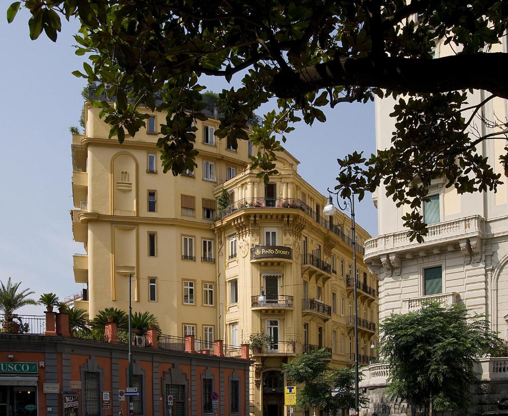 Pinto Storey Hotel, Неаполь