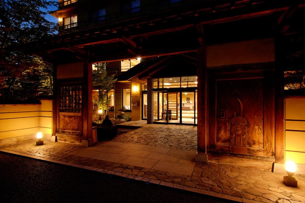 Shibu Hotel, Яманоути