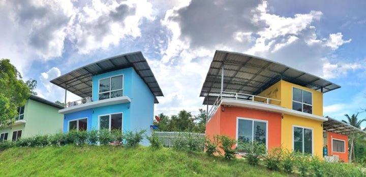 The Box House, Краби