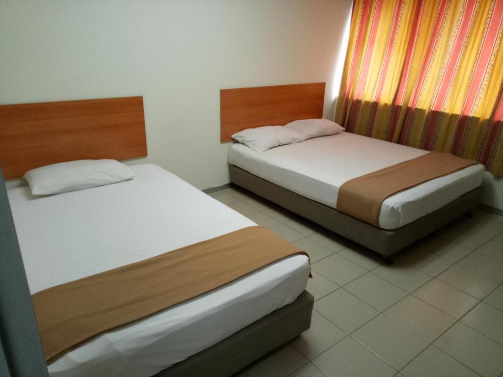 Трехместный (Трехместный номер с общей ванной комнатой), Hotel Hibiscus City (PUDU)