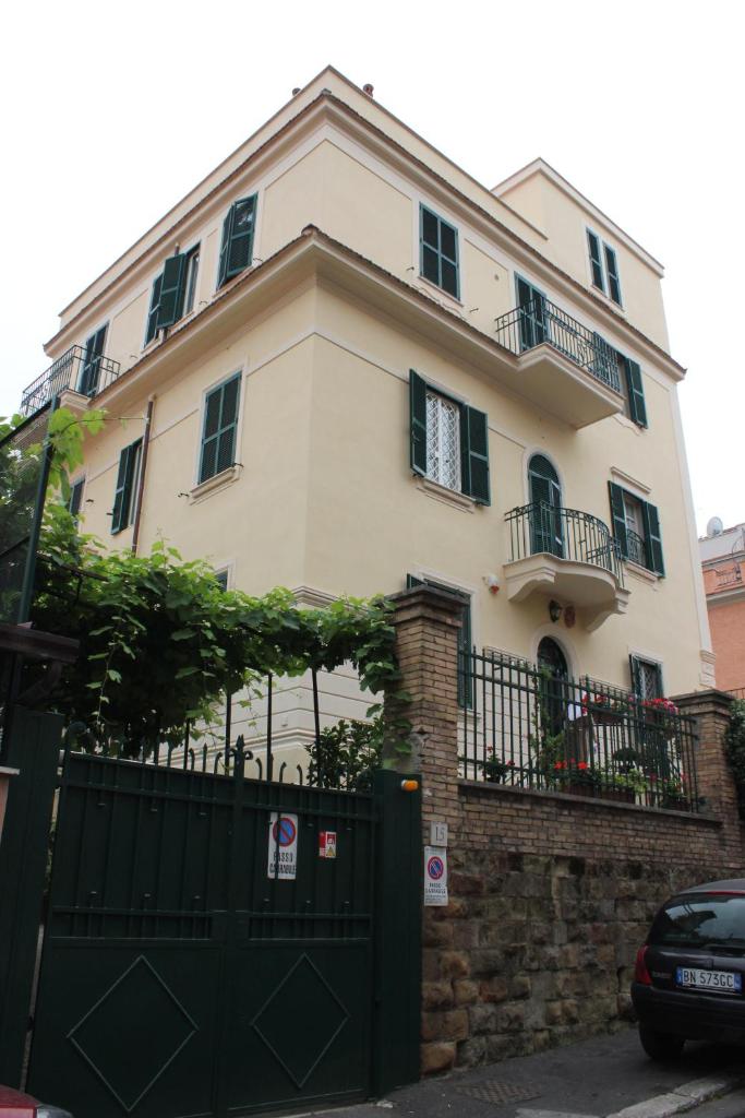 Casa per Ferie Rosaz, Рим