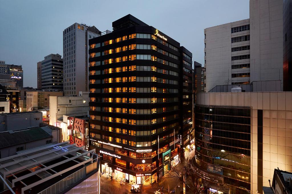 Nine Tree Hotel Myeongdong, Сеул