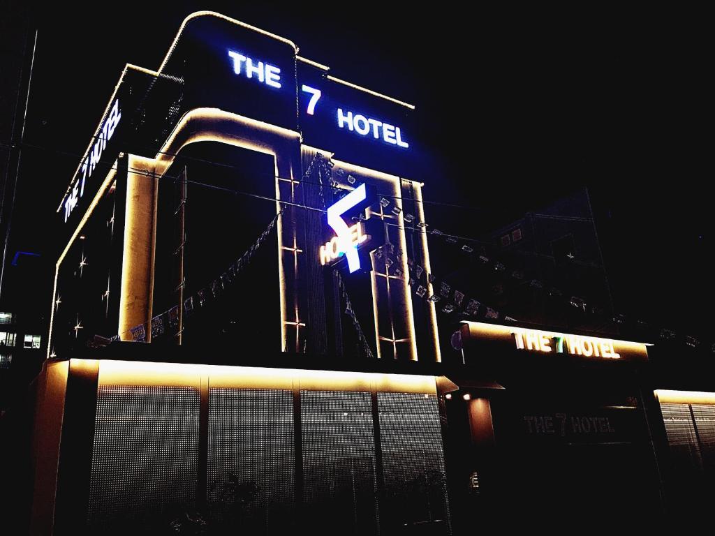 The 7 Hotel, Пхохан