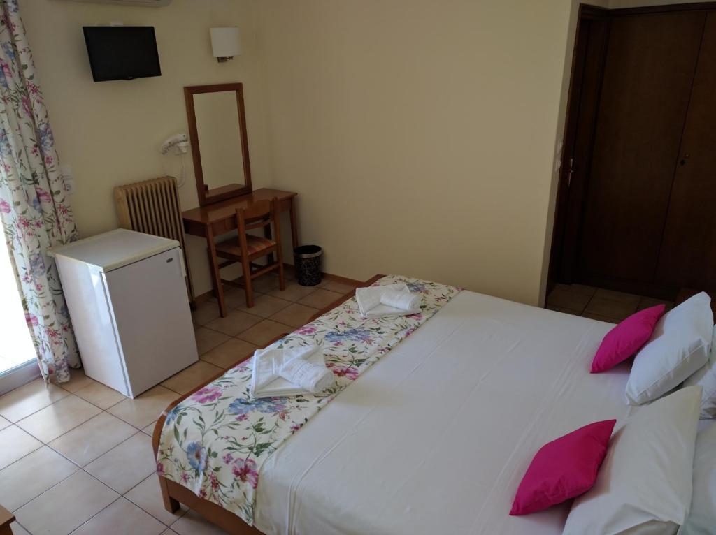 Двухместный (Стандартный двухместный номер с 1 кроватью и частичным видом на море) отеля Laios Hotel (Adults Only), Тасос