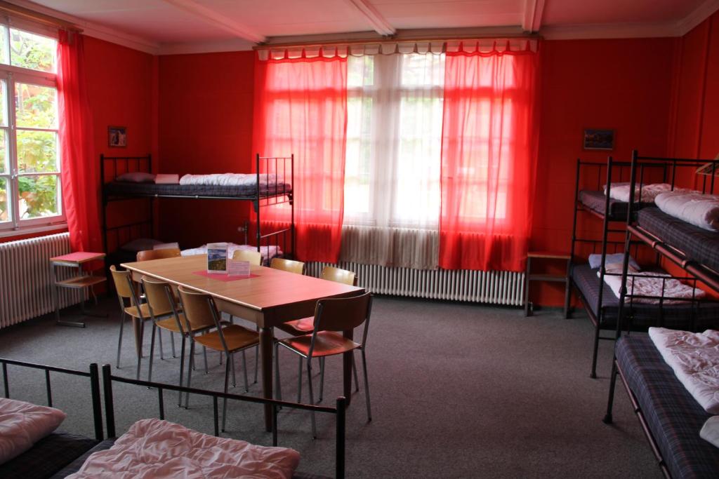 Номер (Односпальная кровать в общем номере для мужчин и женщин (для 10 взрослых)) хостела Downtown Lodge (Hostel), Гриндельвальд