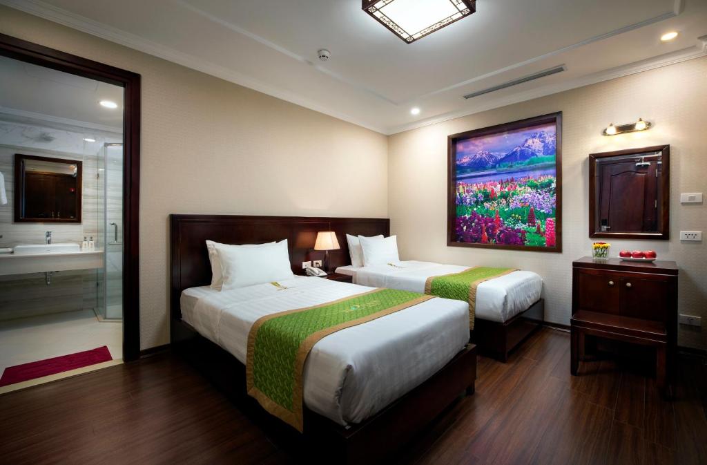 Двухместный (Двухместный номер с 2 отдельными кроватями и ванной комнатой) отеля Binh Anh Hotel Hanoi, Ханой