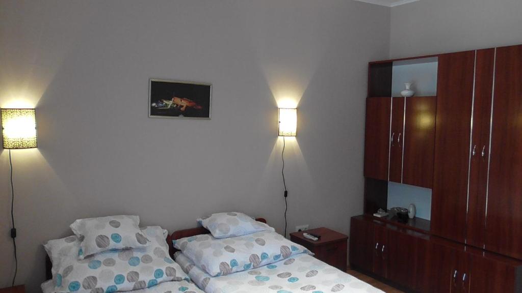 Двухместный (Стандартный двухместный номер с 2 отдельными кроватями и общей ванной комнатой) отеля Pilóta Panzió, Сегед