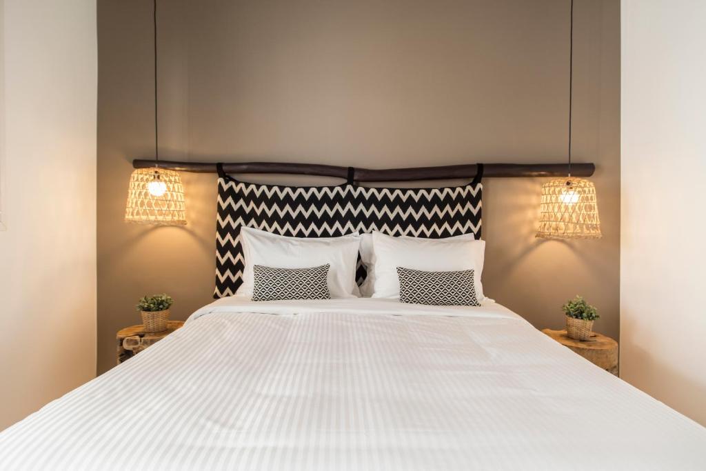 Двухместный (Улучшенный двухместный номер с 1 кроватью, вид на город и море) отеля My Mykonos Hotel, Миконос