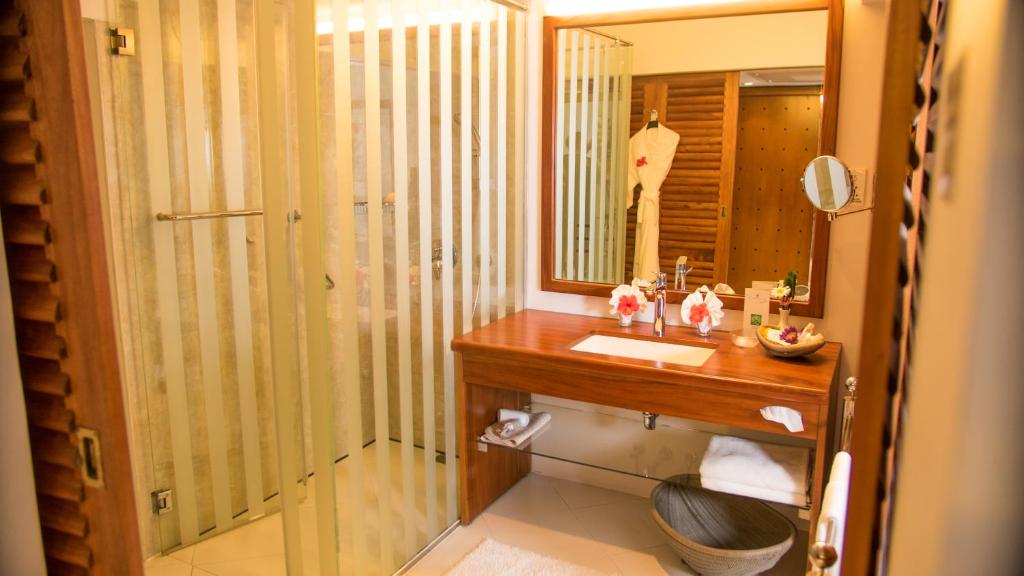 Сьюит (Улучшенный люкс) курортного отеля Lanka Princess All Inclusive Hotel, Бентота