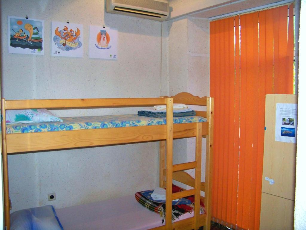 Номер (Кровать в общем номере для мужчин с 4 кроватями) хостела Yo Ho Hostel, Варна (Северо-Восточная Болгария)