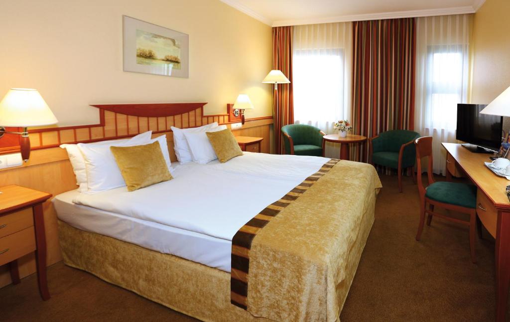 Двухместный (Стандартный двухместный номер с 1 кроватью или 2 отдельными кроватями) отеля Danubius Hotel Helia, Будапешт