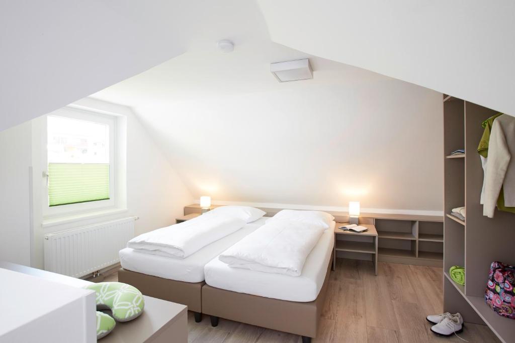 Апартаменты (Апартаменты с 2 спальнями) апарт-отеля Good Rooms GmbH, Бад-Ишль