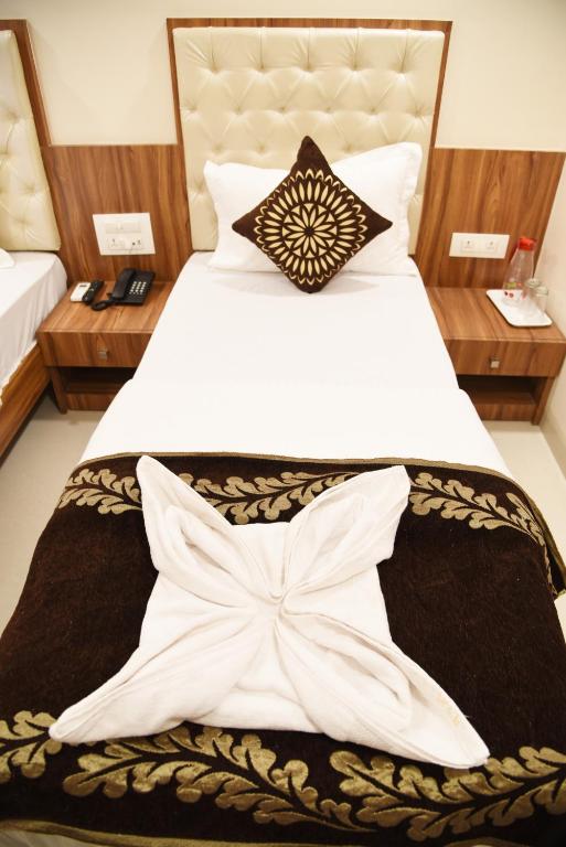 Двухместный (Двухместный номер Делюкс с 1 кроватью) отеля Hotel Flora Fountain, Мумбай