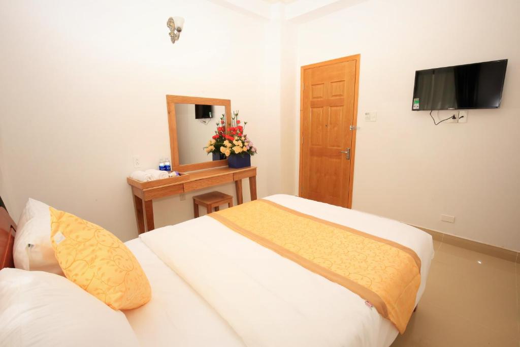 Двухместный (Стандартный двухместный номер с 1 кроватью и окном) отеля Phu Tho Da Lat Hotel, Далат