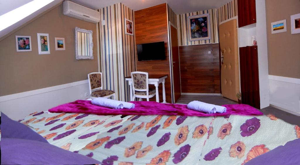 Двухместный (Улучшенный двухместный номер с 1 кроватью или 2 отдельными кроватями) отеля Apartment Atelier, Славонски-Брод