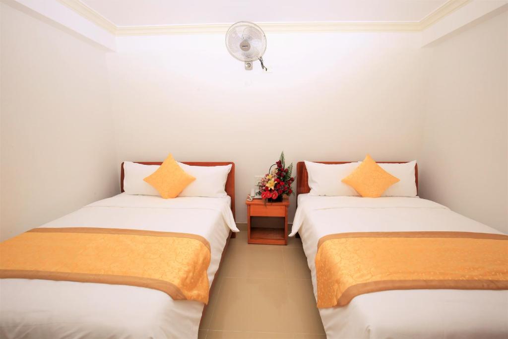 Четырехместный (Quadruple Room  No Window) отеля Phu Tho Da Lat Hotel, Далат