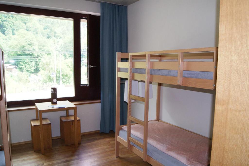 Четырехместный (Четырехместный номер с душем) хостела Interlaken Youth Hostel, Интерлакен