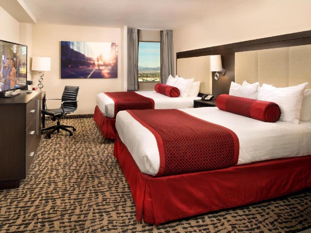 Двухместный (Номер Elite с 2 кроватями размера «queen-size») курортного отеля The STRAT Hotel, Casino and Skypod, Лас-Вегас
