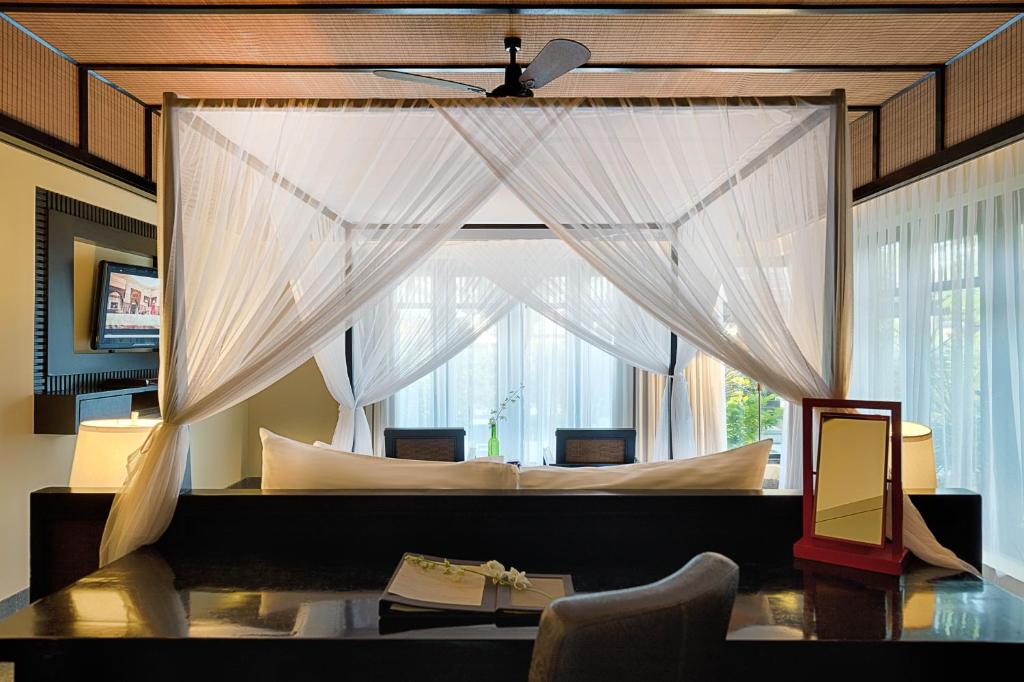 Двухместный (Вилла с 1 спальней у бассейна с видом на сад) курортного отеля Anantara Mui Ne Resort, Фантхьет