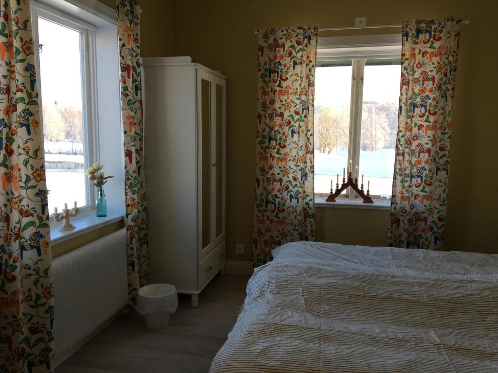 Двухместный (Двухместный номер с двуспальной кроватью и дополнительной кроватью) отеля Orsa Station Bed and Breakfast, Орса