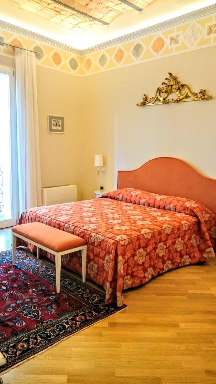 Двухместный (Большой двухместный номер с 1 кроватью) гостевого дома Casa Isolani, Piazza Maggiore, Болонья